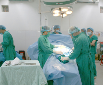 BỆNH VIỆN ĐẠI HỌC Y DƯỢC TP. HỒ CHÍ MINH CHUYỂN GIAO KỸ THUẬT THAY KHỚP HÁNG CHO BỆNH VIỆN ĐA KHOA TỈNH GIA LAI